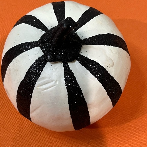 Halloween Skull and Pumpkin Decor set - Picture 12 of 16